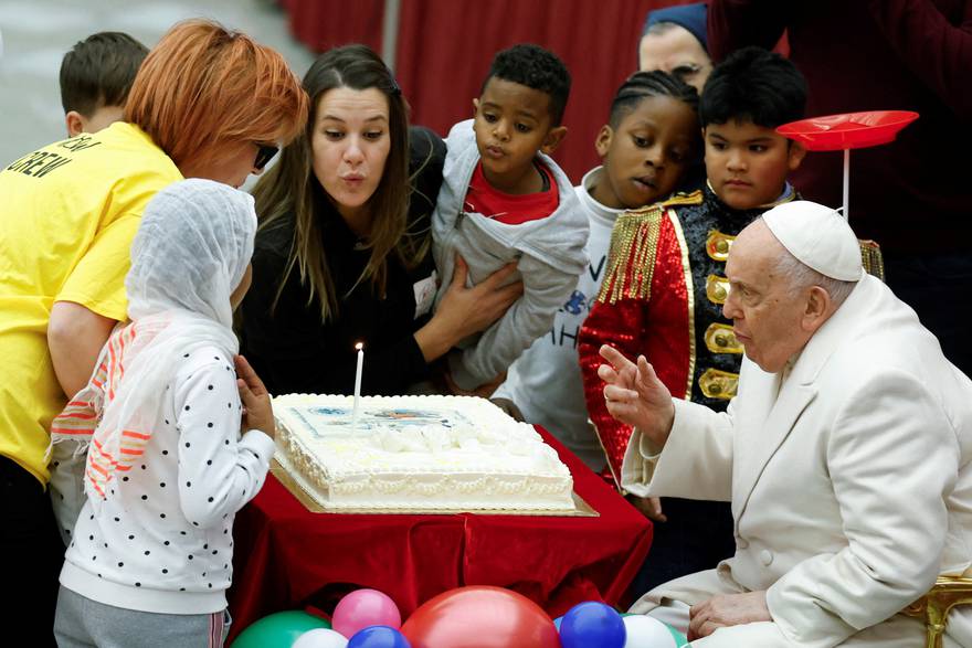 papa franjo proslavio 87. rođendan