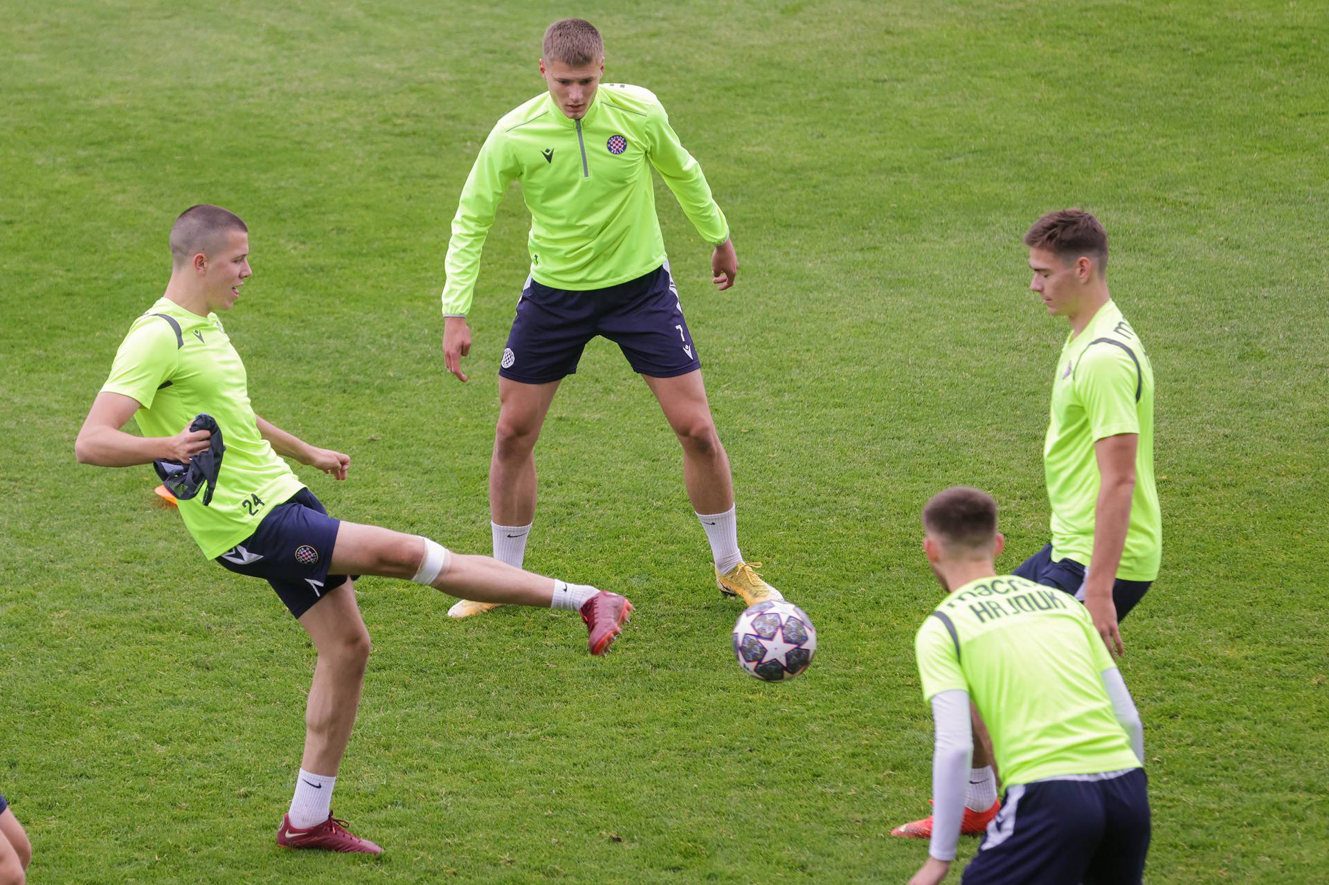 Nyon: Trening mladih nogometaša HNK Hajduk u Švicarskoj