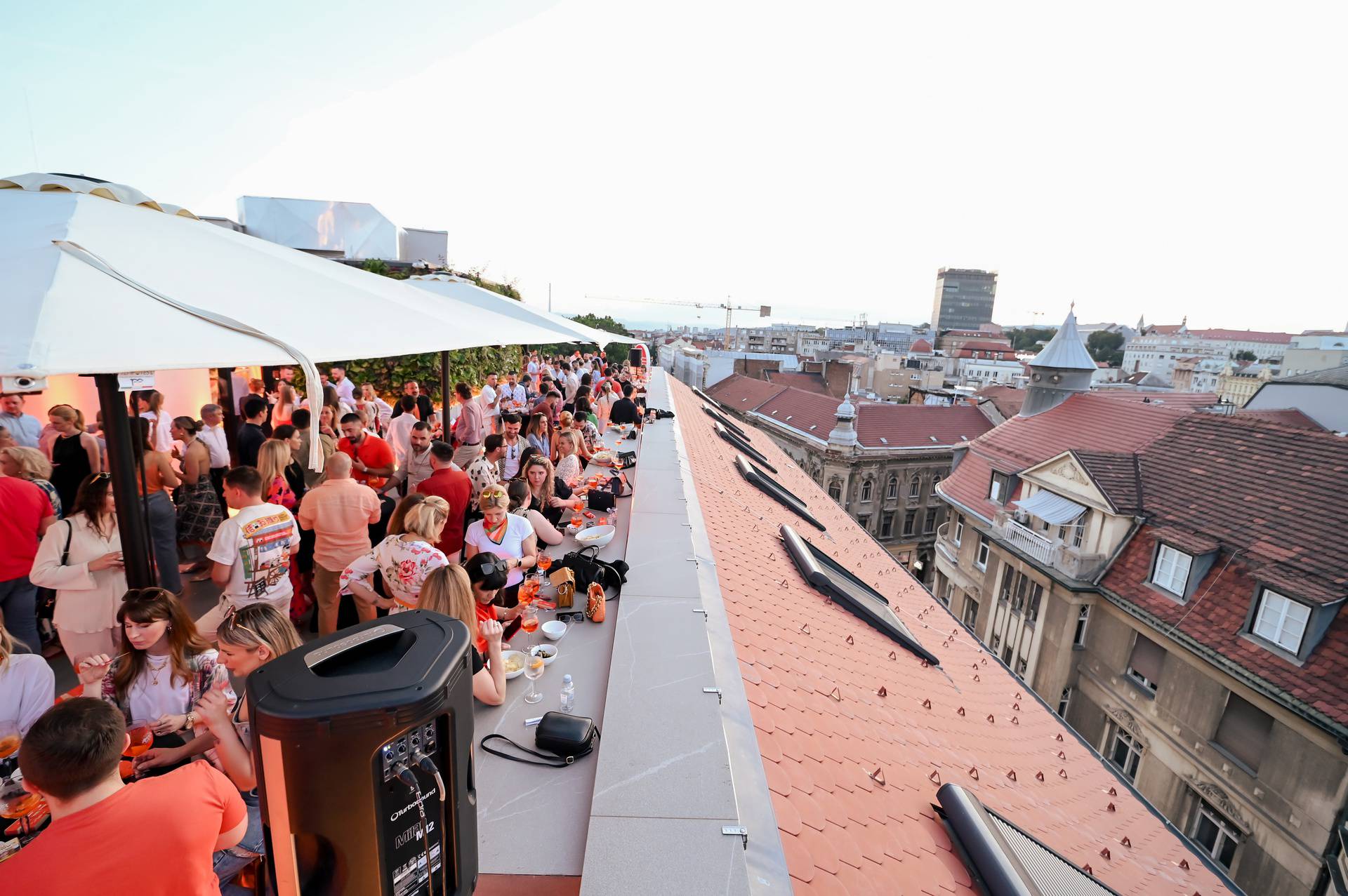 Srce zagreba osvanulo u znaku čarobne narančaste boje Sunset in a glass sessiona