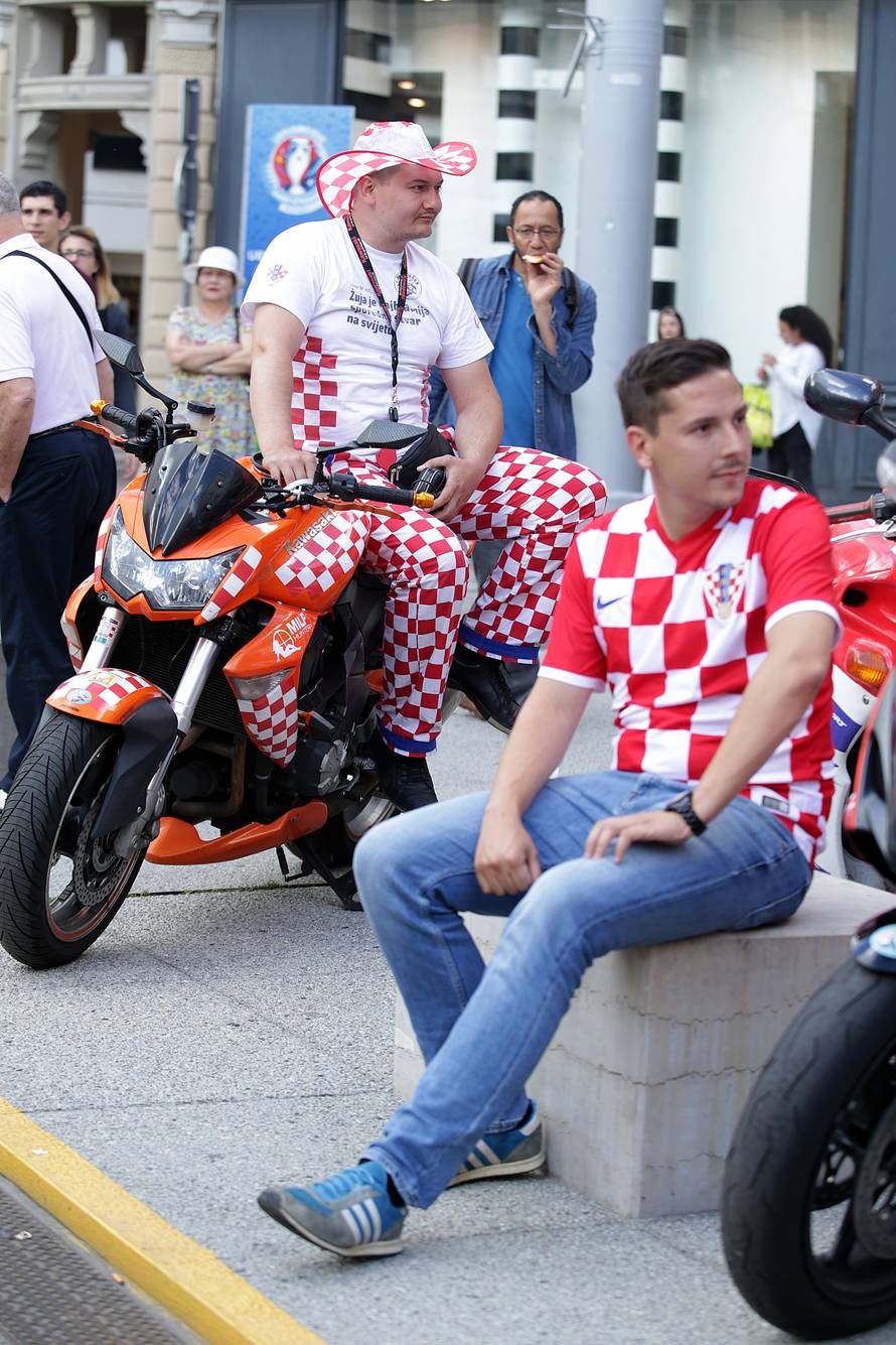 Galerija navijača u Francuskoj: Kockice okupirale St. Etienne