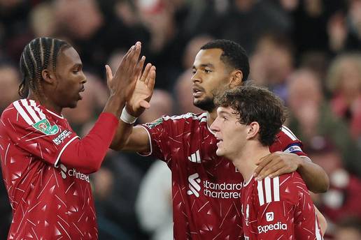 Tottenham tone sve dublje, sad je ispao iz Kupa. Liverpool slavi