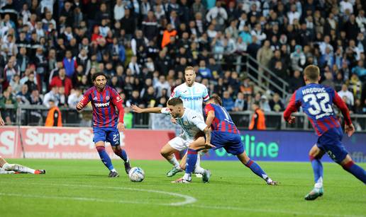 Hajduk prvi put sa standardnim parom bekova iz prošle sezone, a Rijeka s veznjakom u napadu