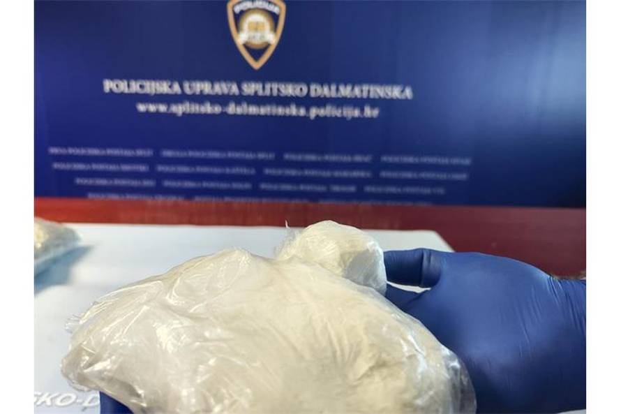 VIDEO Splitska policija kod četvero ljudi našli hrpu droge