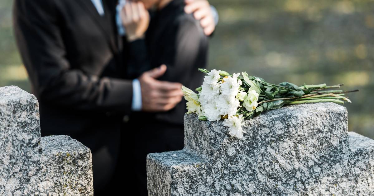 Proper Etiquette at a Funeral: Avoid Saying ‘I Know How You Feel’ or Giving Advice