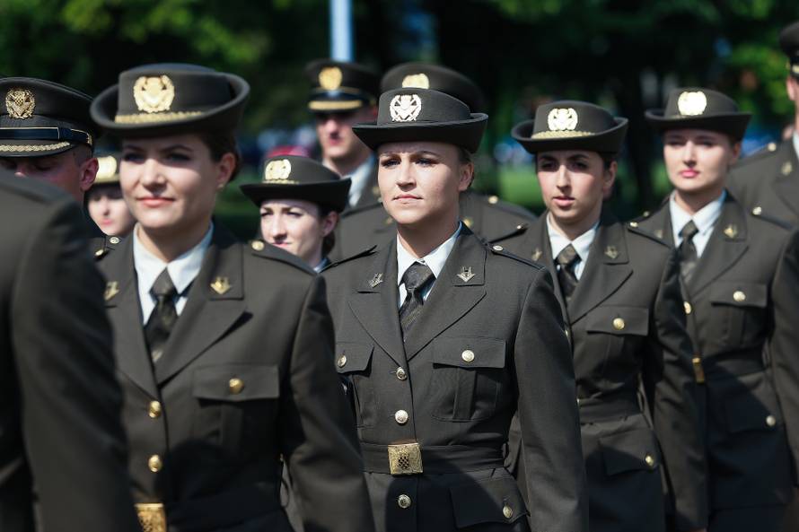 Vukovar: SveÄana promocija polaznika vojnih Å¡kola Hrvatskog vojnog uÄiliÅ¡ta Dr. Franjo TuÄman