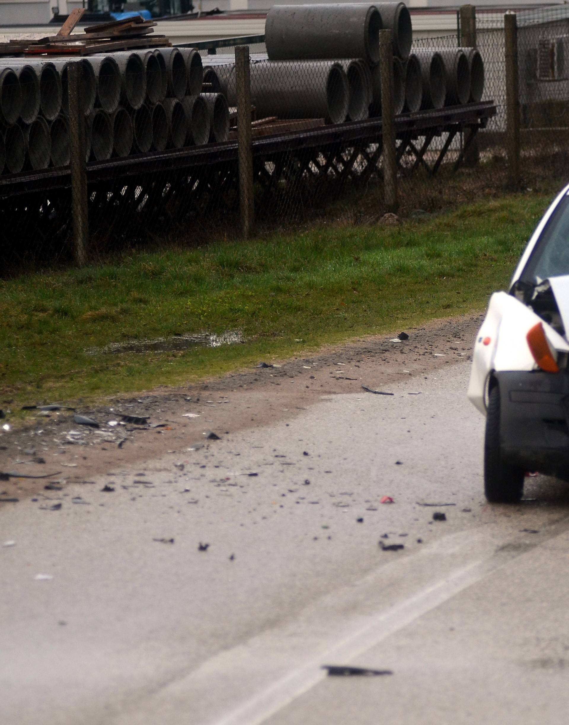 Sudar dva automobila u blizini Labina: Poginuo je muškarac