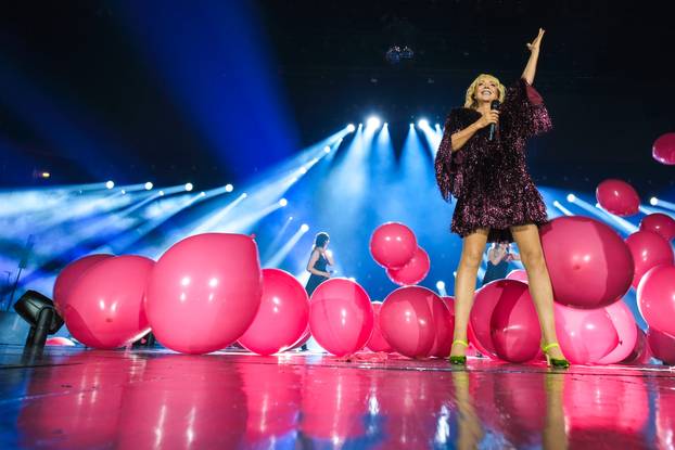 FOTO Obiteljska idila na modnoj reviji: Lepa Brena i Aleksandra Prijović povele i svoje muževe