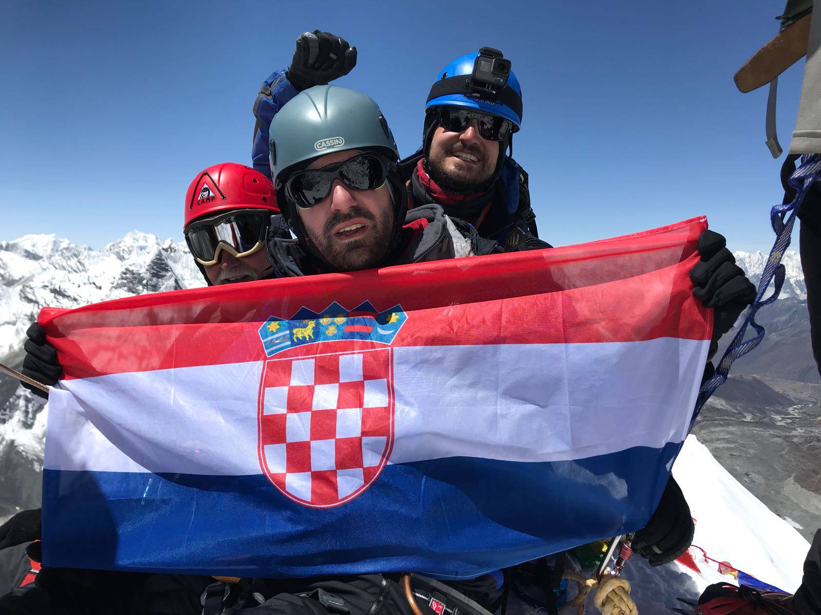 Hrvati na Himalaji: Tata je sa sinovima osvojio nepalski vrh!