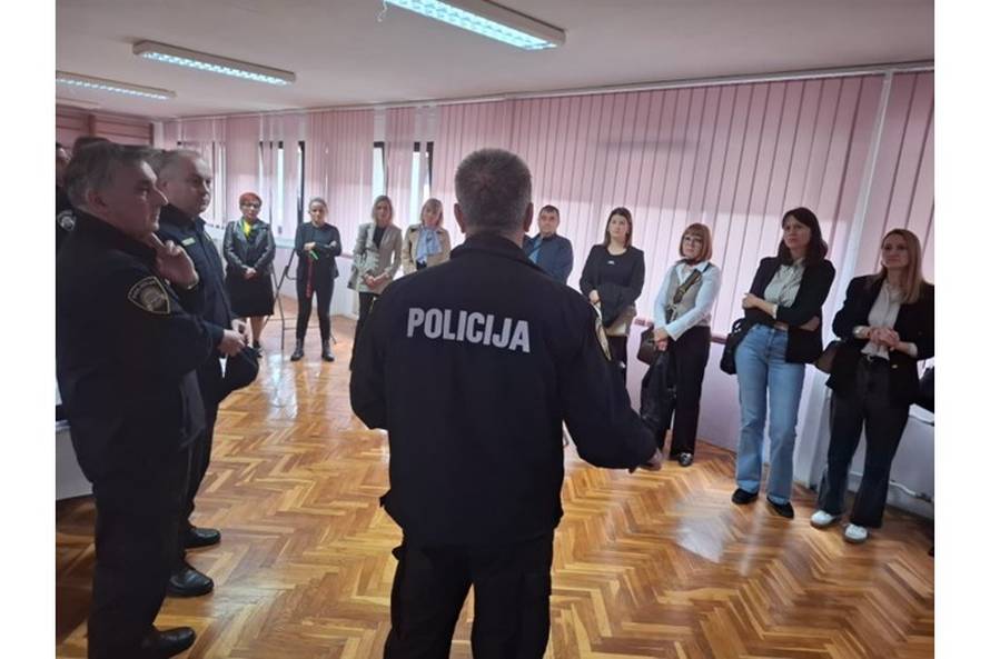 FOTO Vježba talačke krize po školama: Specijalci pokazali što napraviti u kriznim situacijama