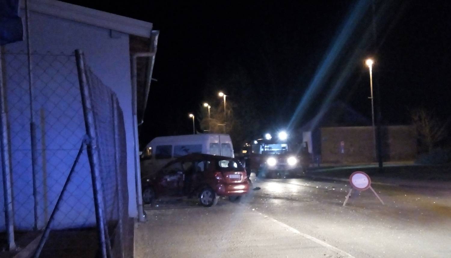 Teška nesreća u Glini: Liječnici se bore za život vozačice auta