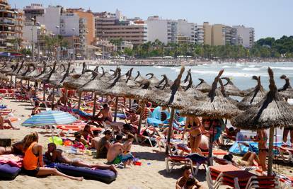 Lažnim znakovima tjeraju turiste s popularnih plaža u Španjolskoj - mnogi su nasjeli