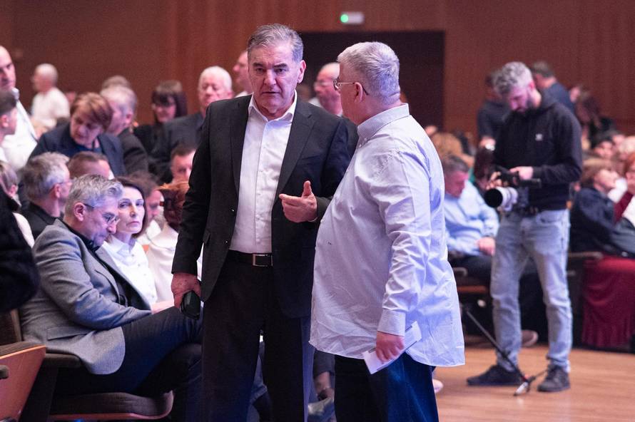 Zagreb: 40 godina klape Cambi