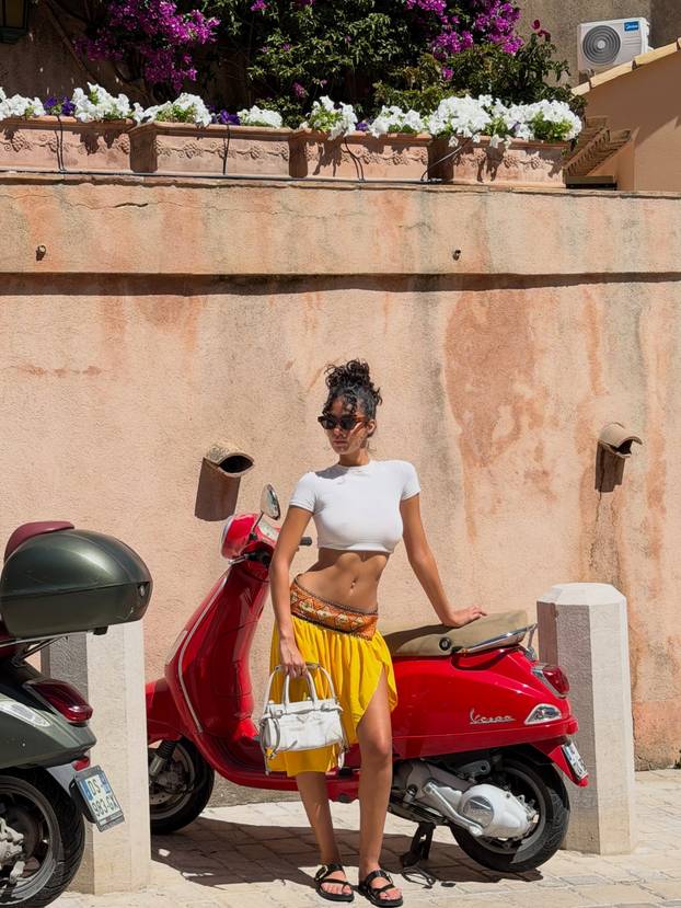 FOTO Seksi Rita raskošne obline pokazuje u mini bikinijima: Ocijenite badiće od 1 do 10!