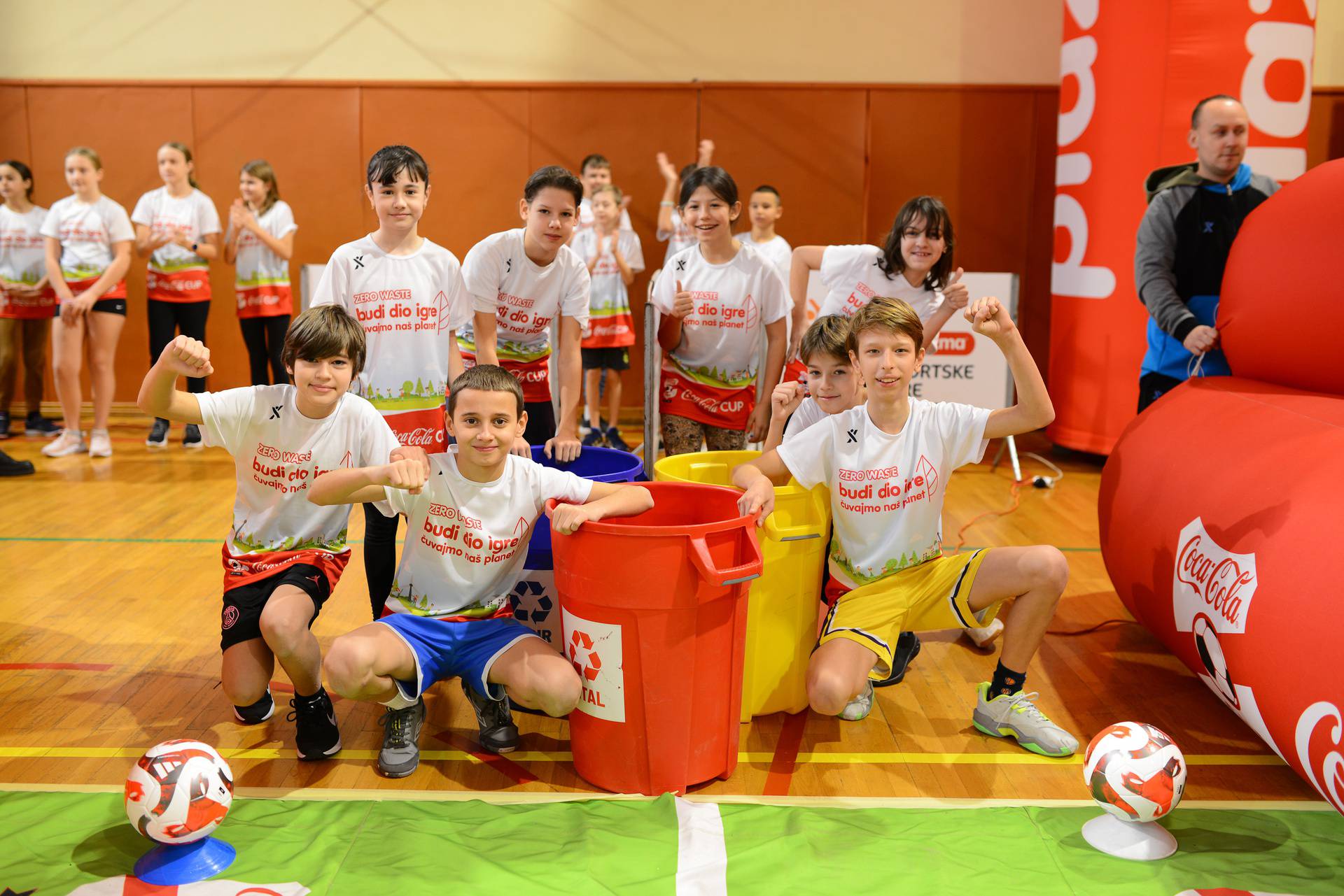 U Karlovcu počela 28. sezona Sportskih igara mladih, djeca se natjecala razvrstavajući otpad