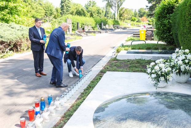 Zagreb: Delegacija Dinama položila vijenac na grob Dražena Petrovi?a povodom obljetnice njegove smrti
