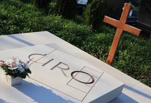 Zagreb: Na grob Miroslava Ćire Blaževića postavljen kamen s porukom "Sine, budi spreman"