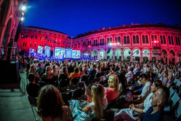 Split: Finalna večer Splitskog Festivala na Prokurativama