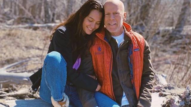 Supruga Brucea Willisa objavila dirljiv video s glumcem: On je moj najveći fan, zaljubljena sam