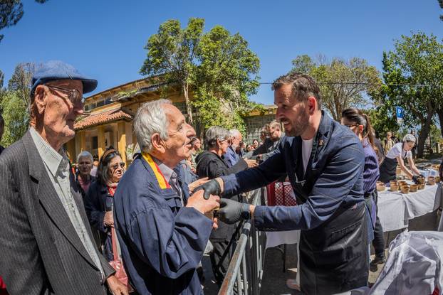 Split: Tomislav Šuta je podjelio preko 1000 porcija graha 