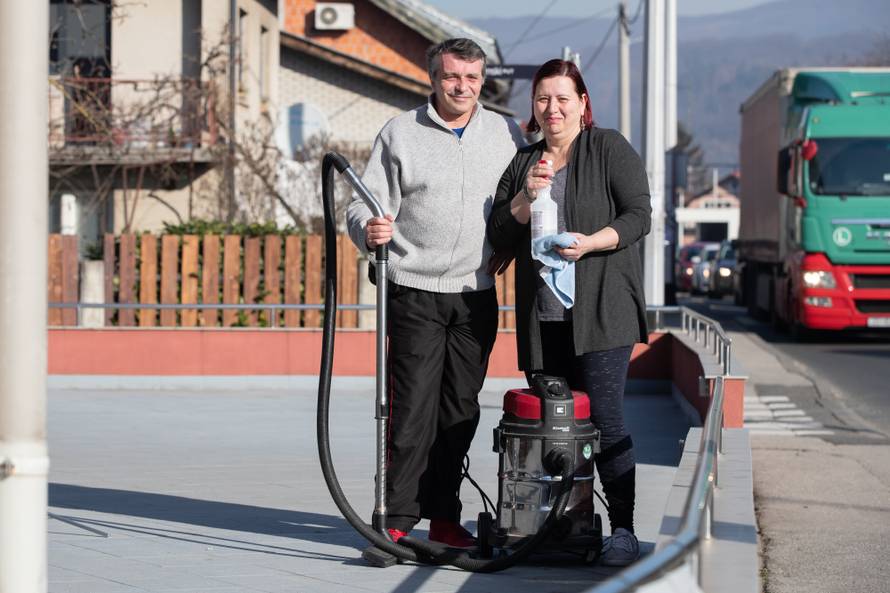 Zagrepčanin: Ako žene mogu kositi, mogu i ja prati podove