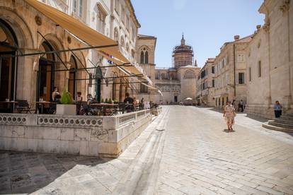 Ljetu se bliži kraj: U Dubrovniku su ulice i kafići potpuno prazni