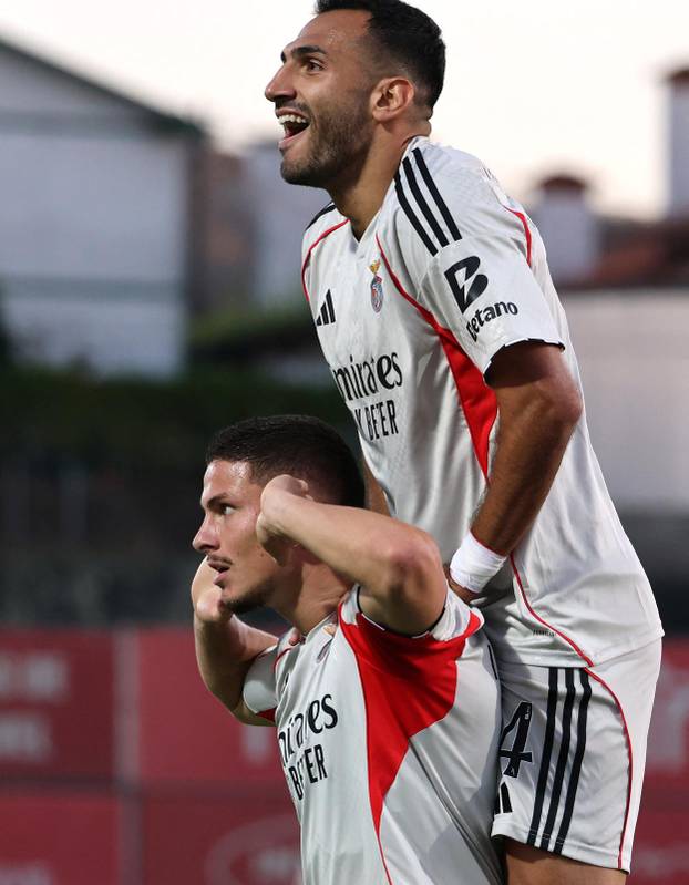 Primeira Liga - AVS v Benfica