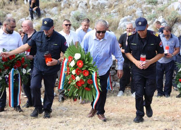 Šibenik:Na Kornatima obilježena 19. godišnjica tragedije u kojoj je poginulo 12 vatrogasaca