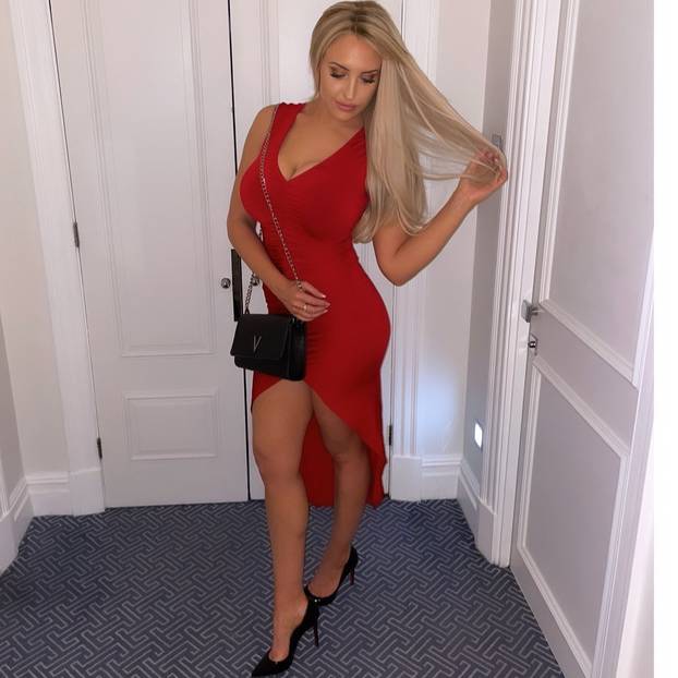 FOTO Ups, ovo nije očekivala! Britanska 'Diletta' doživjela je nezgodu na konjskoj utrci...