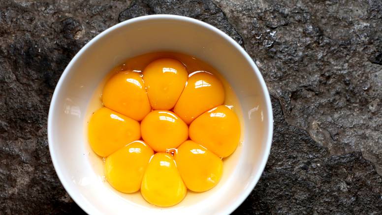 Znate li zašto neka jaja imaju žumanjke različitih nijansi?