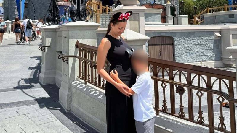 Trudna Prija s obitelji uživa u Disneylandu! Sinčić dirnuo sve poljupcem u mamin trbuščić... 15 dizajn bez naslova 15.png