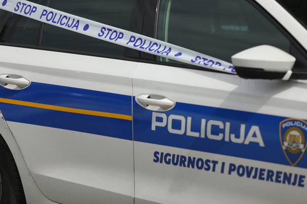 Tenja: Policija i forenzi&ccaron;ari u ku&cacute;i &zcaron;ene za koju se sumnja da je ubijena i ba&ccaron;ena u septi&ccaron;ku jamu