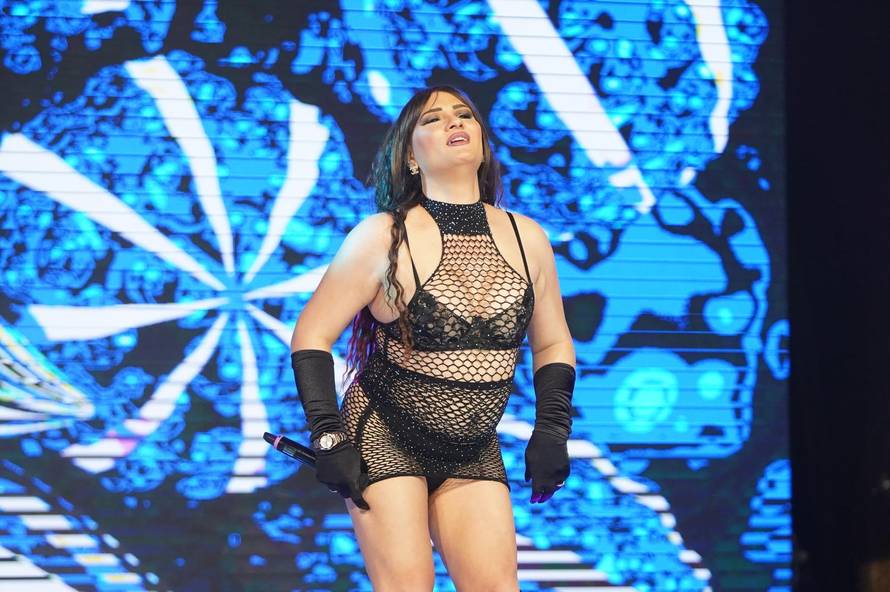 Beograd: Provokativan nastup u "Novogodišnjoj Elitoviziji" Ane Nikolić javnosti poznate i kao Mika Vasić 