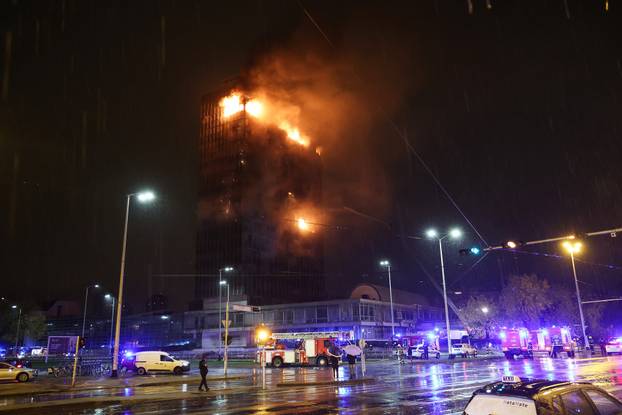 Zagreb: Pozar u Vjesnikovom neboderu
