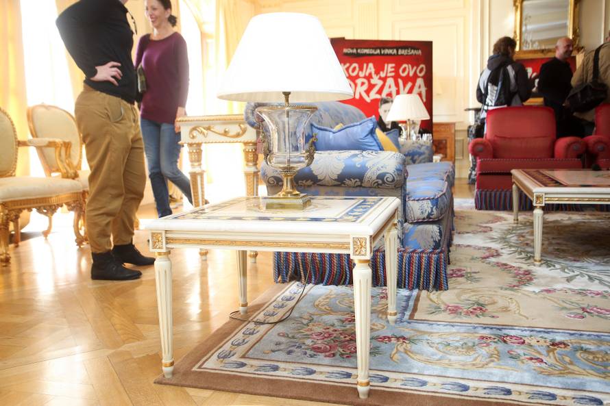 'Kulmerovi dvori idealni su za predstaviti komediju apsurda'