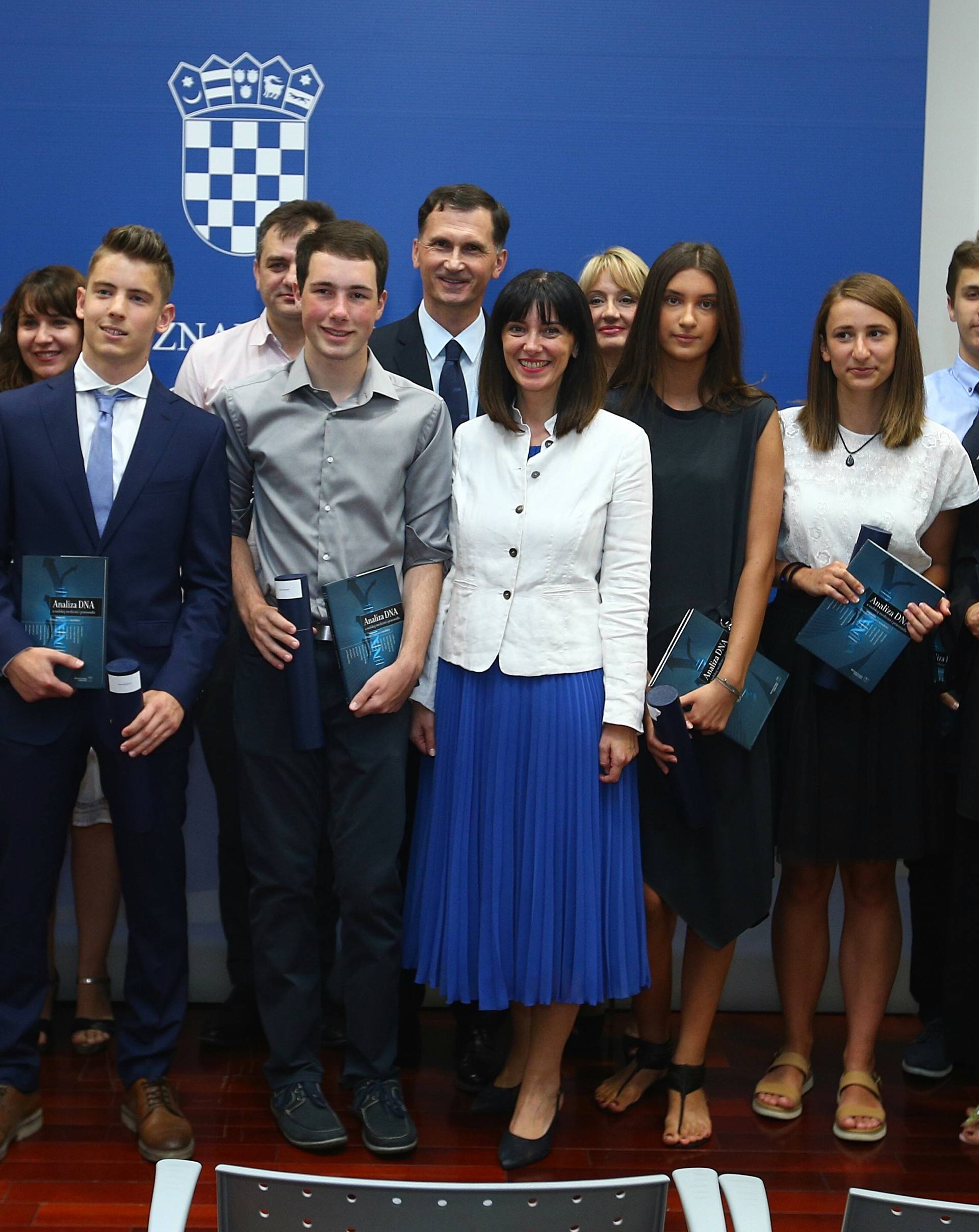 Učenici osvojili međunarodne nagrade, primila ih ministrica