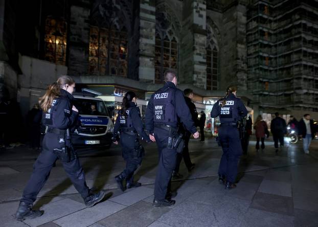 German police secures the Cologne cathedral