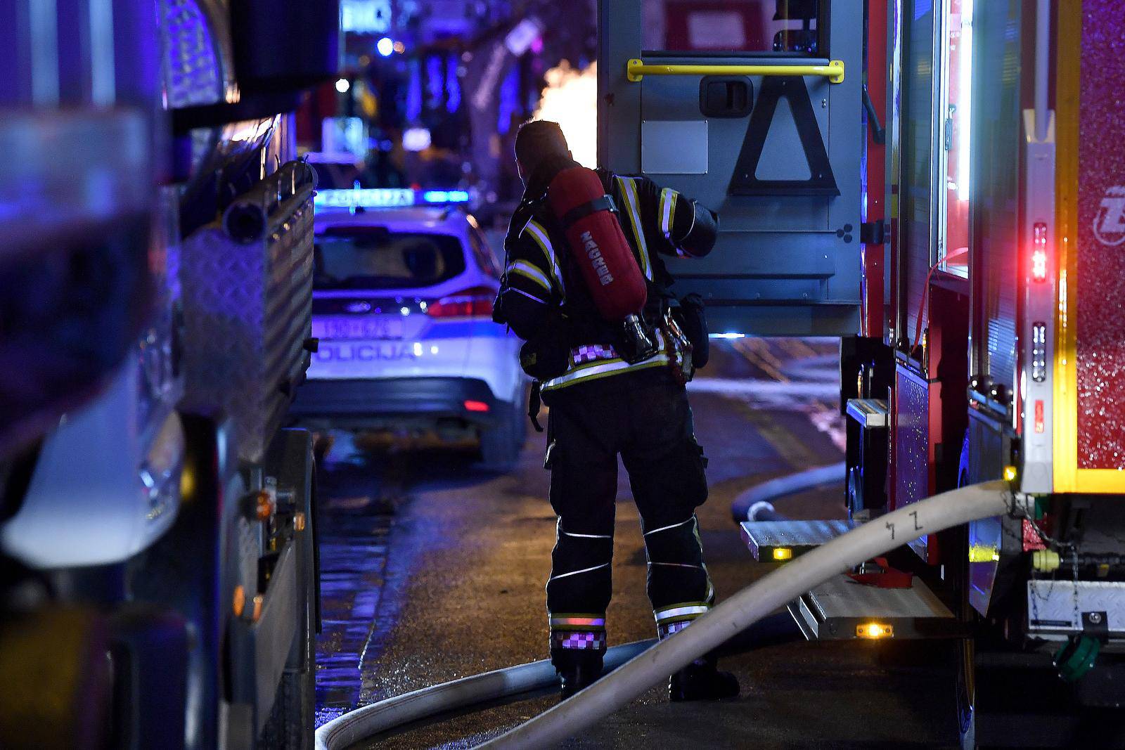 Požar u Frankopanskoj - pri sanaciji vodovodne cijevi probijena je i plinska, bagerist u bolnici