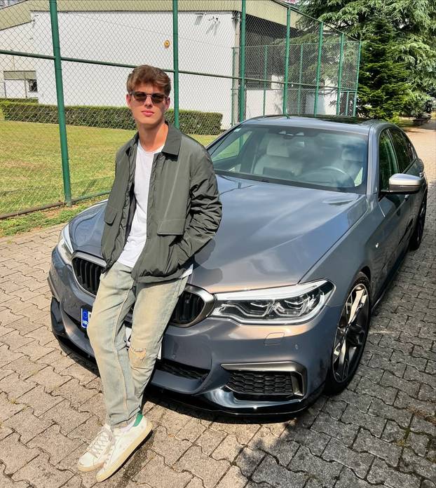 Tko su zvijezde nove hit serije 'Sram': Sjajno glume tinejdžere, neki imaju i preko 30 godina