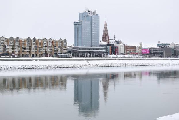 Snježni pokrivač je zabijelio je Osijek