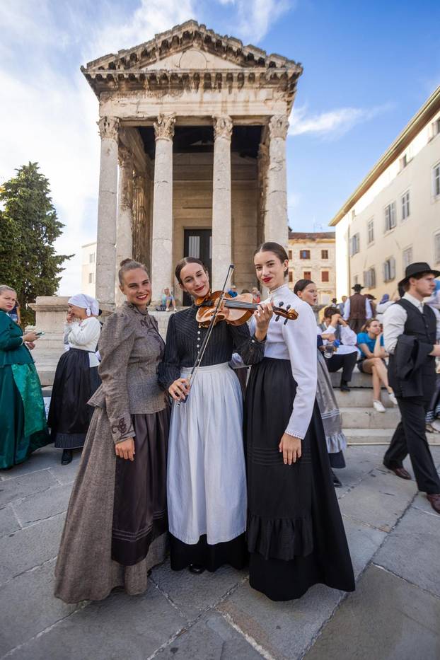 Više od 400 izvođača iz Slovenije nastupat će na Festivalu Slovenija u Puli