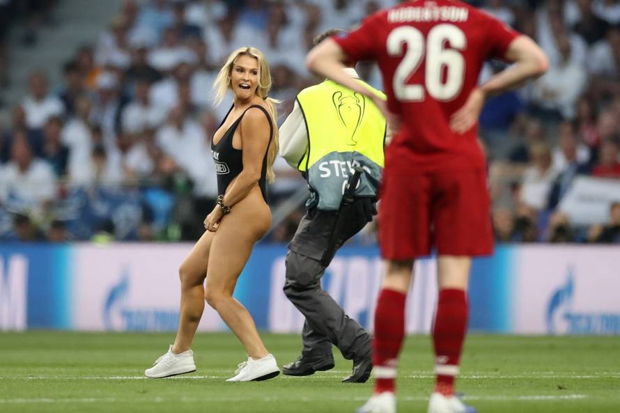 'Streakerica' iz Madrida: Dečko joj gazio po Sanaderovom autu