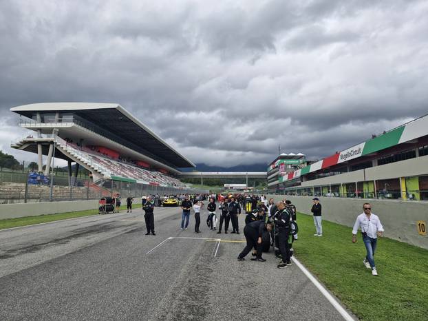 FOTO 24sata na utrci u Italiji. Pogledajte spektakl s hrvatskim vozačem za volanom Huracana