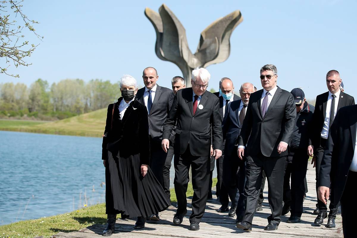 Bivši predsjednik Josipović: Ne može postojati razlika u pozdravu 'ZDS' HOS-a i NDH