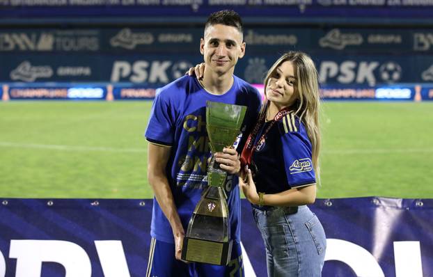 Nogometaši Dinama ponosno pozirali sa svojim obiteljima