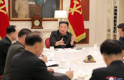 VIDEO Pogledajte kako bijesni Kim Jong Un grdi političare zbog Covid krize: Nezreli ste i inertni!