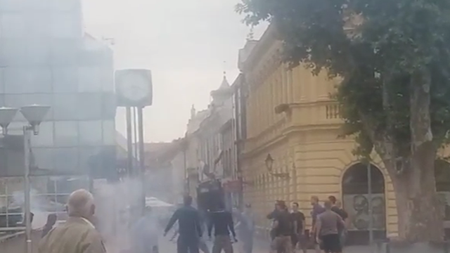VIDEO Torcida i Boysi potukli se u samom centru Vukovara!