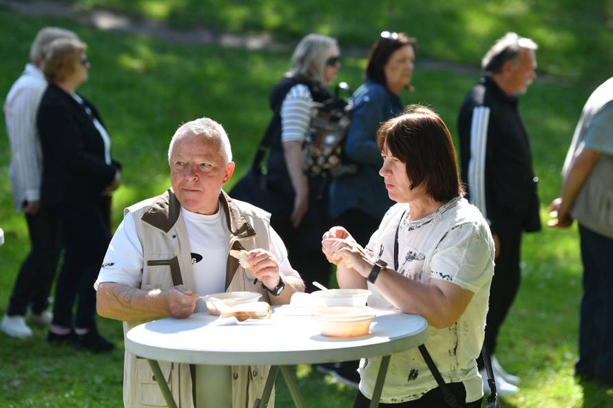 Čakovec: Građani čekali u redu za porciju graha 