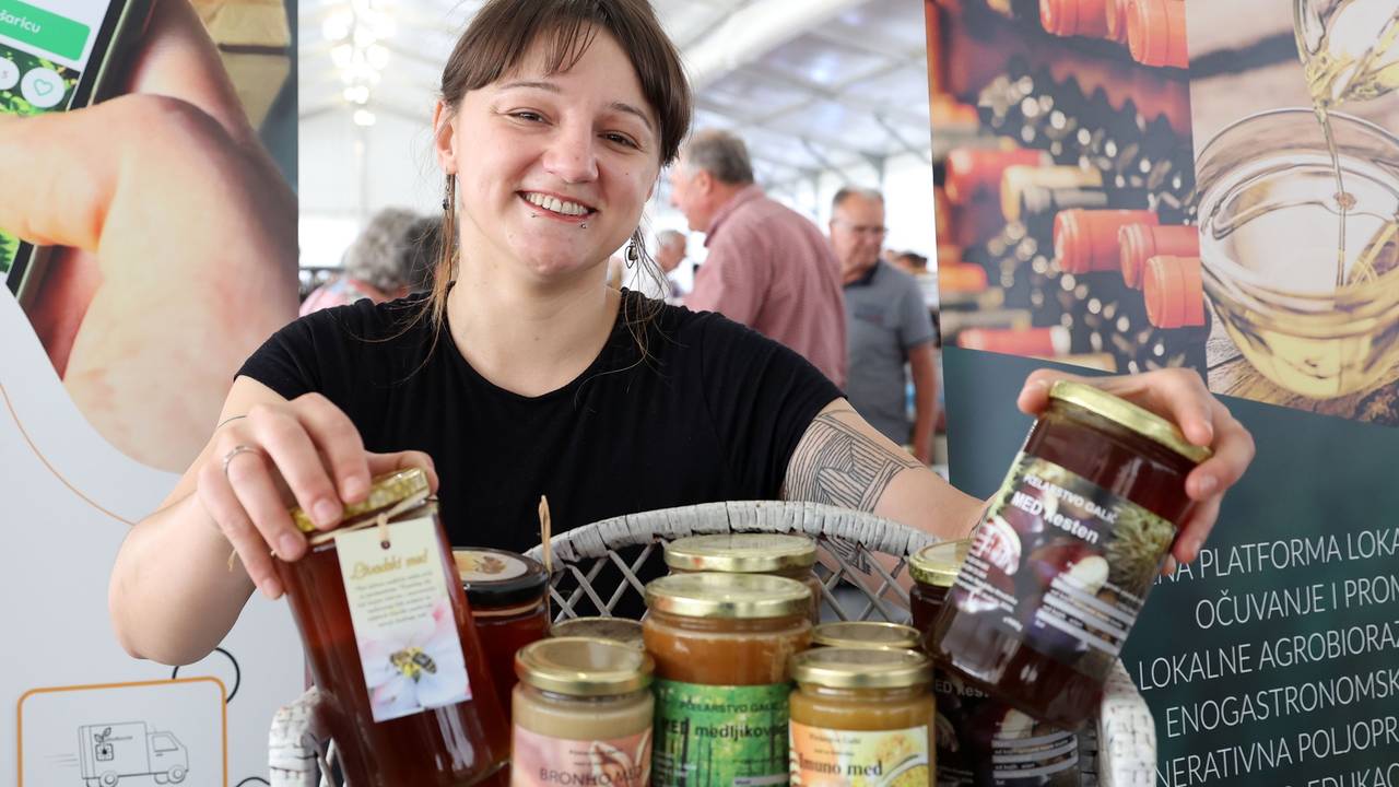 FOTO Sajam agroturizma u Skradinu: Proizvodi iz cijele Hrvatske na jednom mjestu