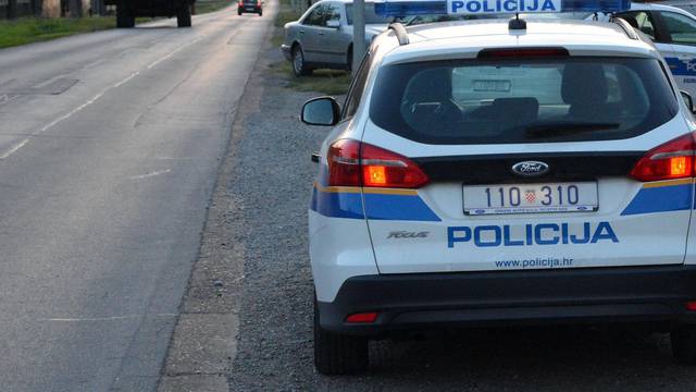Stari Slatinik: Policijsko vozilo naletjelo na dijete