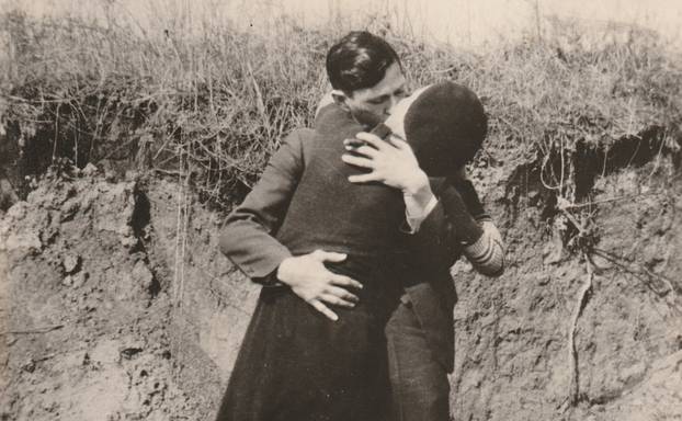 UNSEEN END OF BONNIE AND CLYDE